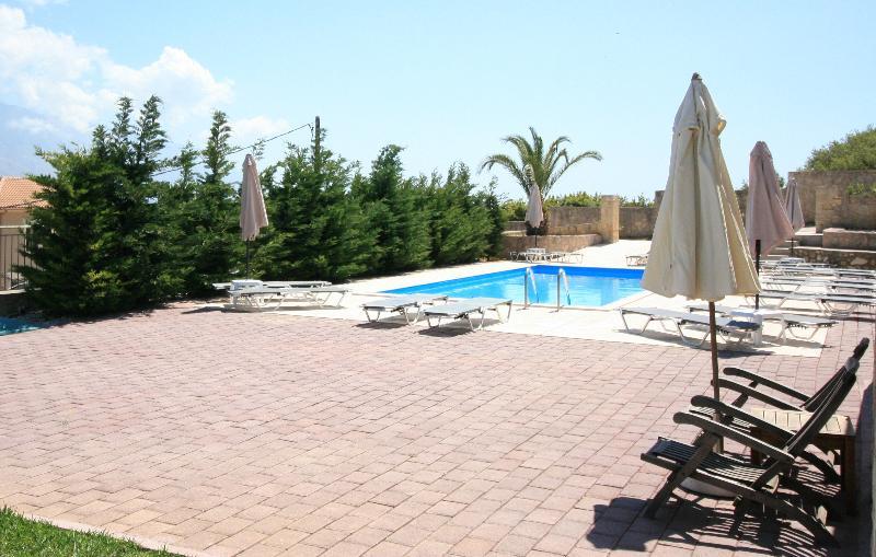 Lagoon View Apartments - Adults Only 拉瑟 外观 照片